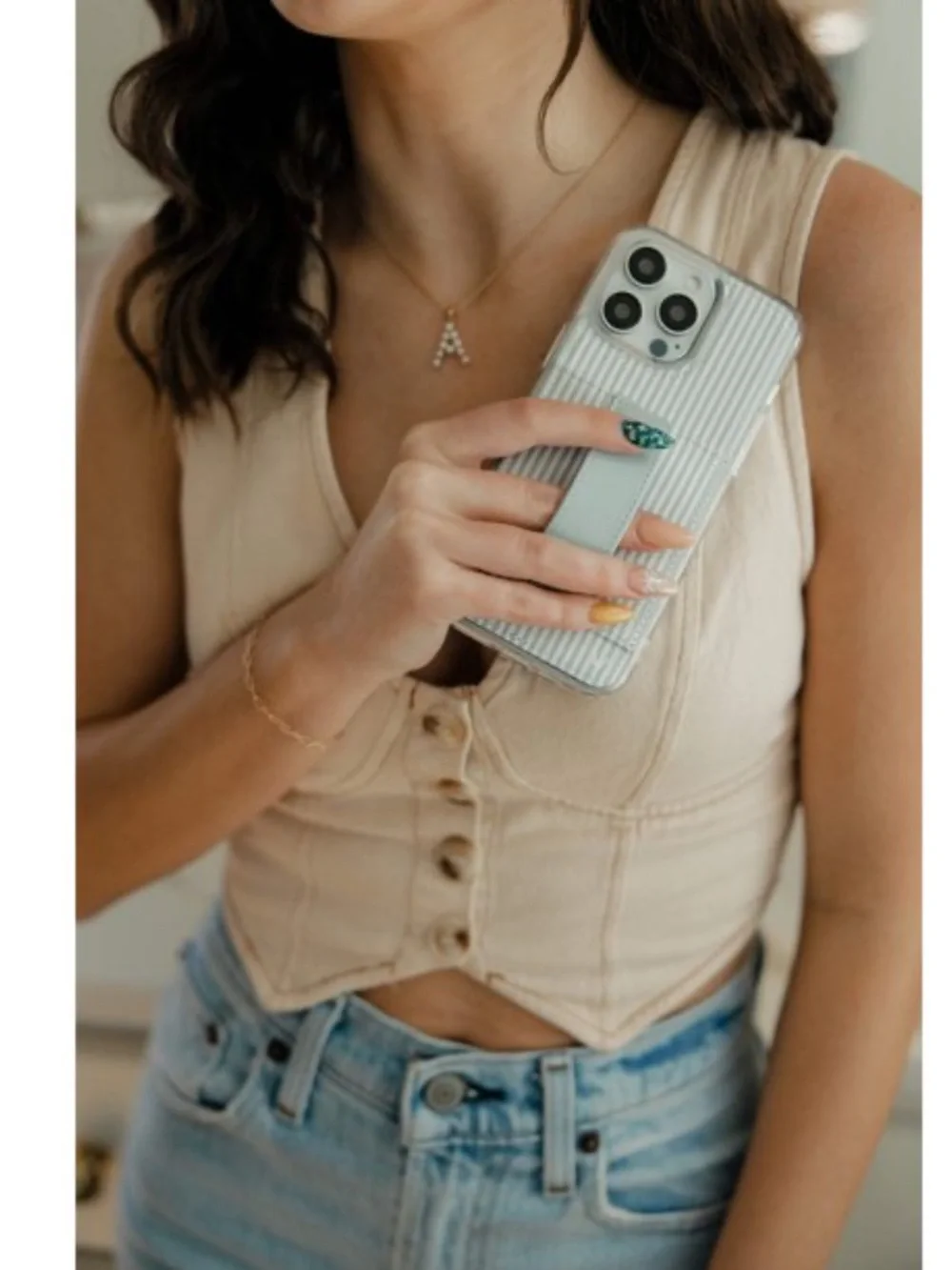 Wallis iphone 13